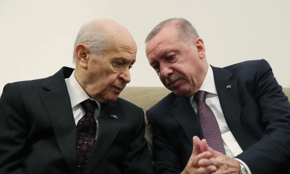 Handelsblatt: «Τουρκία – οι τουρίστες ως πολιτικοί όμηροι» – Τι κρύβει η ταξιδιωτική απαγόρευση της Γερμανίας